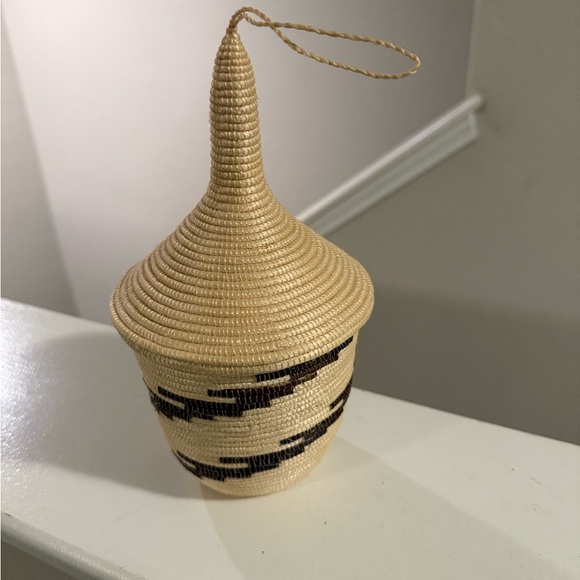 Rare  Rwandan Handmade Nesting Baskets with Lids 2.5”-9.5” set of 5 - Picture 3 of 6